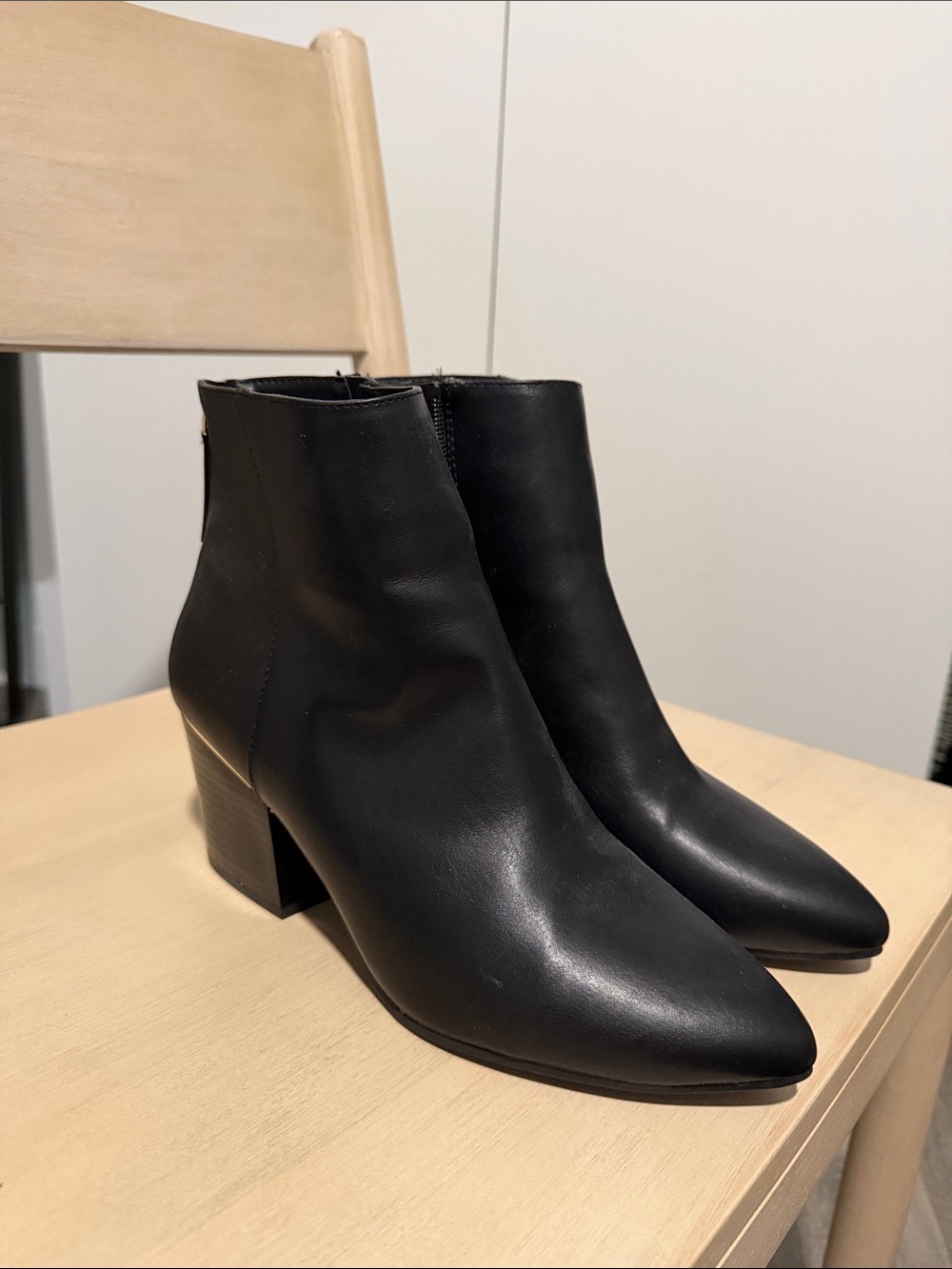 Call It Spring Black Pointed Toe Ankle Boots Gold Zip Women’s Size 10